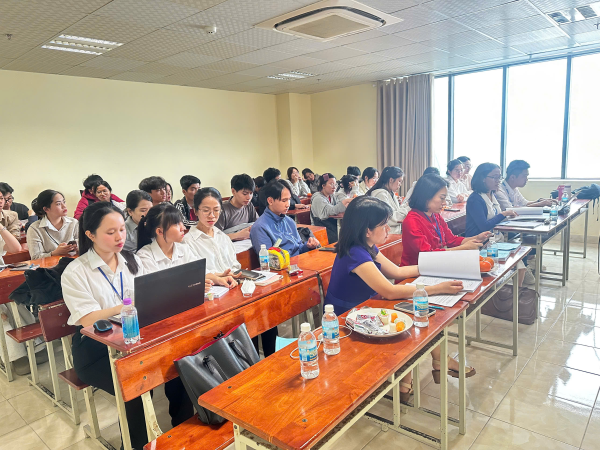 Khoa Du lịch tổ chức nghiệm thu 4 đề tài nghiên cứu khoa học của sinh viên